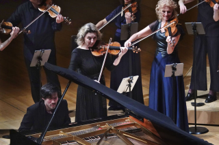 Το σύνολο Amsterdam Sinfonietta συνοδεύει τον Μπρους Λιου σε έργα Σοπέν